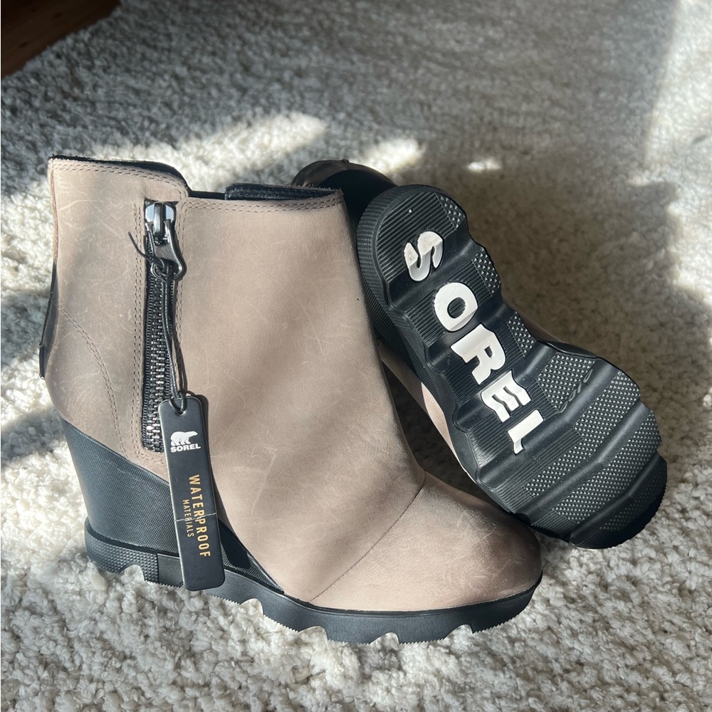 Joan of Arctic Wedge III Chelsea Boots NWT